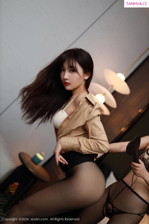 陆萱萱  [XiuRen]高清写真图 2024.08.29 No.9088 陆萱萱 黑丝美腿第23张图片